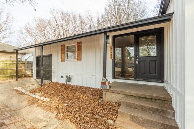 Photo - Beautiful 3 bedroom 1 bath, Available in April!