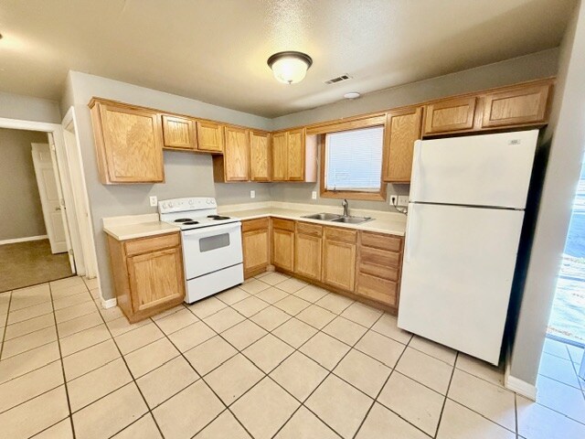 Photo - 364 E 7th St Unit 1