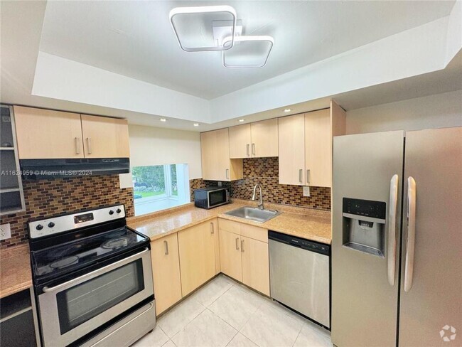 Building Photo - 1 bedroom in Sunny Isles Beach FL 33160 Rental