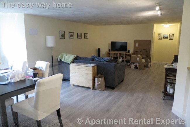 Building Photo - 373 Highland Ave Unit #211