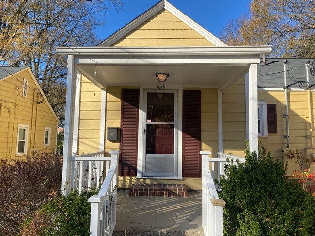 Photo - *$250 RENT CREDIT AVAILALBE* Adorable 1 Be... Unit 1015