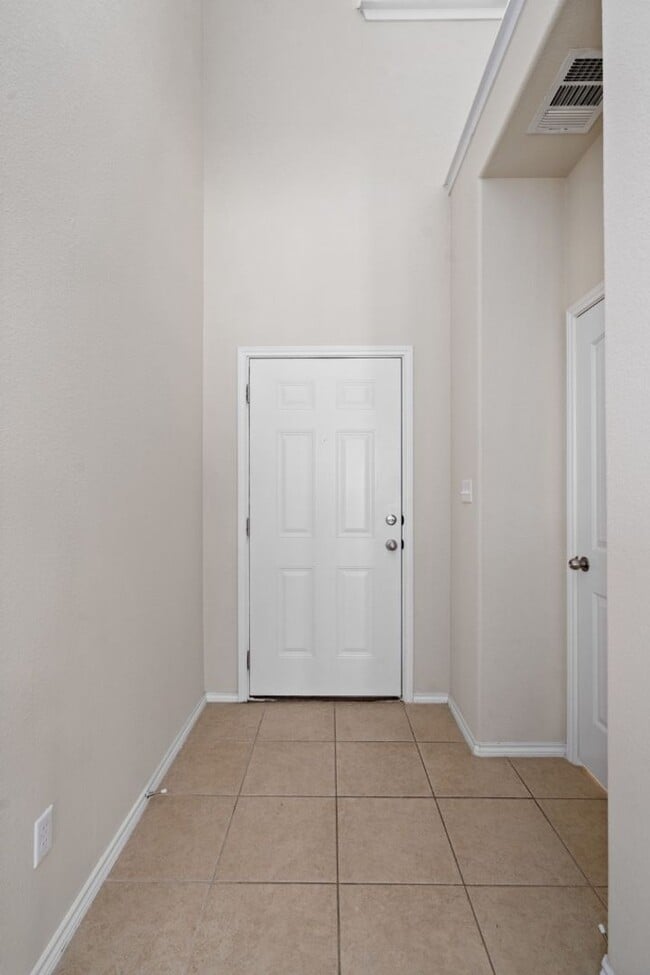 Photo - 119 Buescher Cove