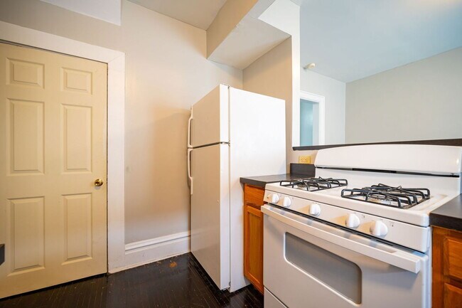 Photo - 1480 Summit St