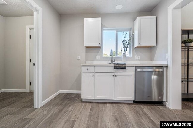 Photo - 625 25th St SE