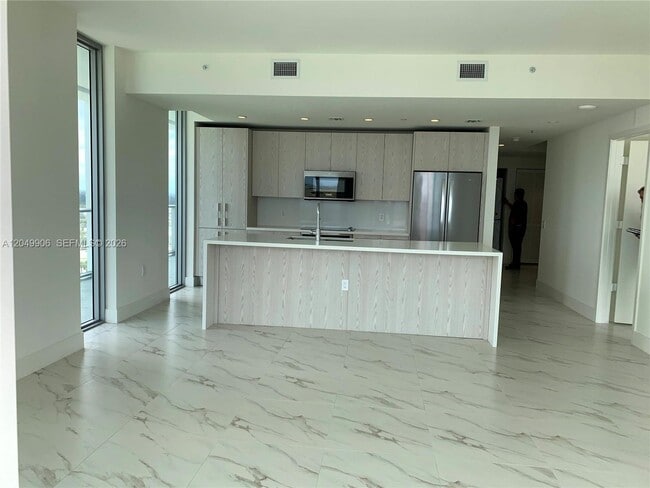 Photo - 2000 Metropica Wy Unit 1603
