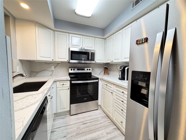 Building Photo - 1301 River Reach Dr