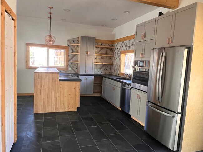 Photo - 333 Cedar Ave