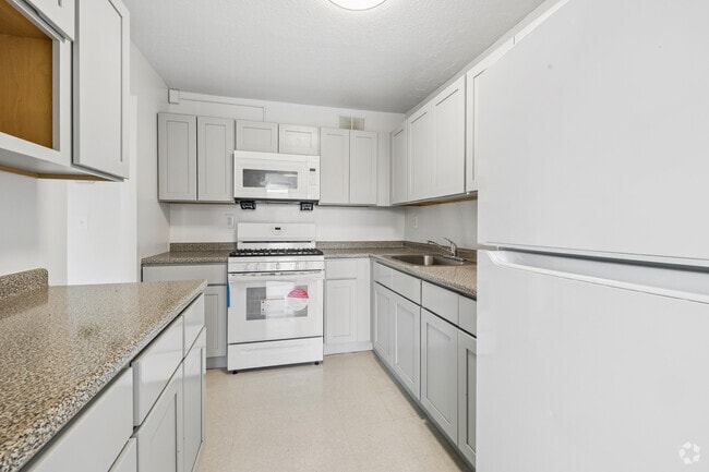 3BR,1.5BA - Kitchen