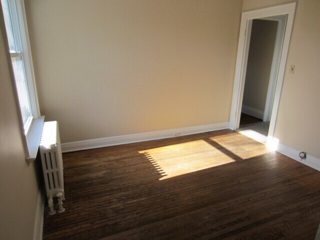 Photo - TWO BEDROOM IN OLD SOUTH FOR MID JANUARY 2026 Unit 3
