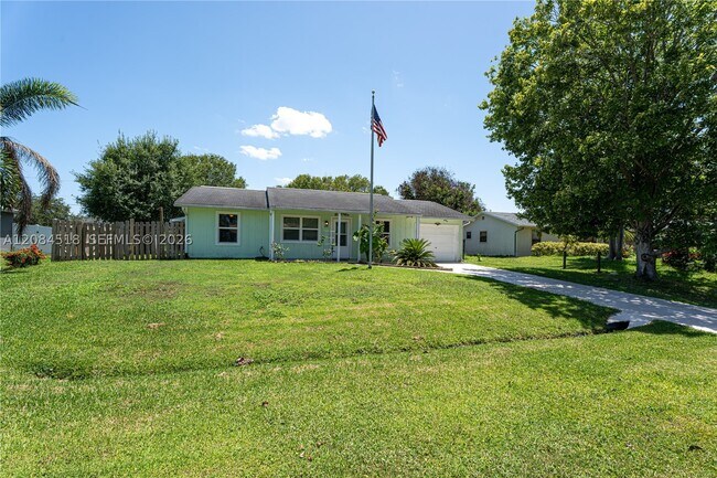 Photo - 618 SW Ray Ave