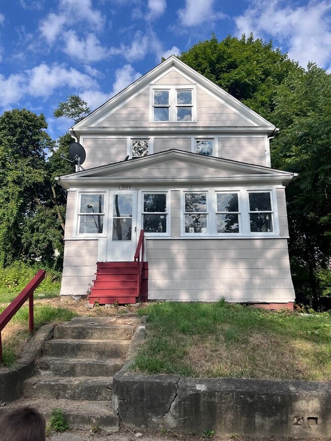 Photo - Charming Colonial in the Heart of Akron!