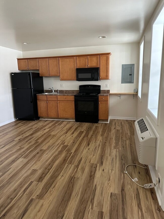 Building Photo - 36-40 W. Market Street Unit Apt. 40C