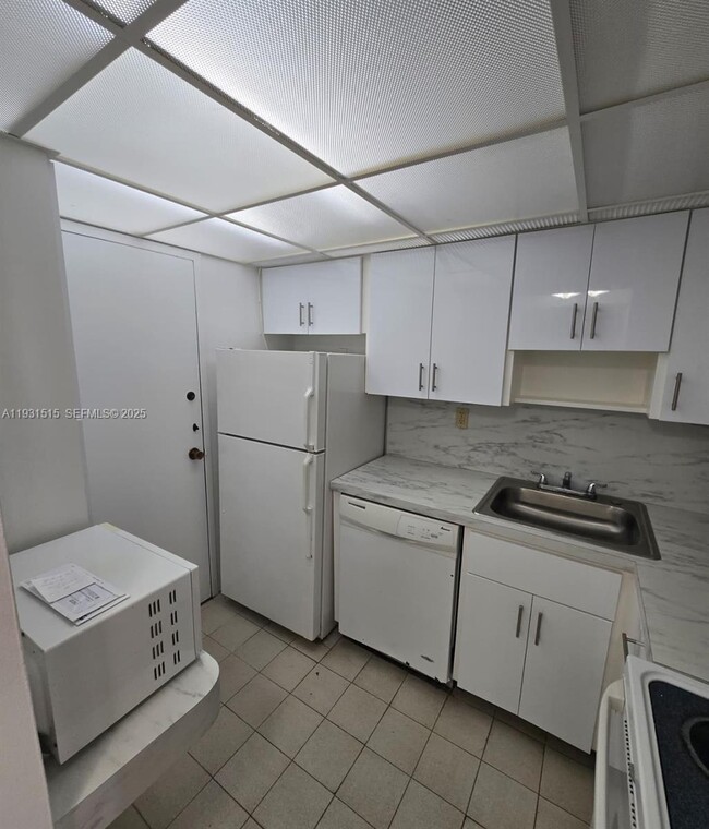 Photo - 2899 Collins Ave Unit 410