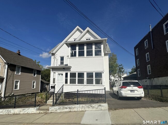 Building Photo - 7 Hill St Unit 2