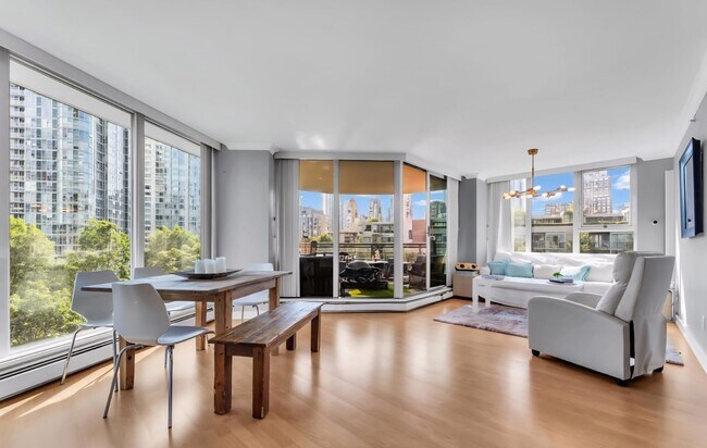 Photo - 1009 Expo Blvd Unité 703