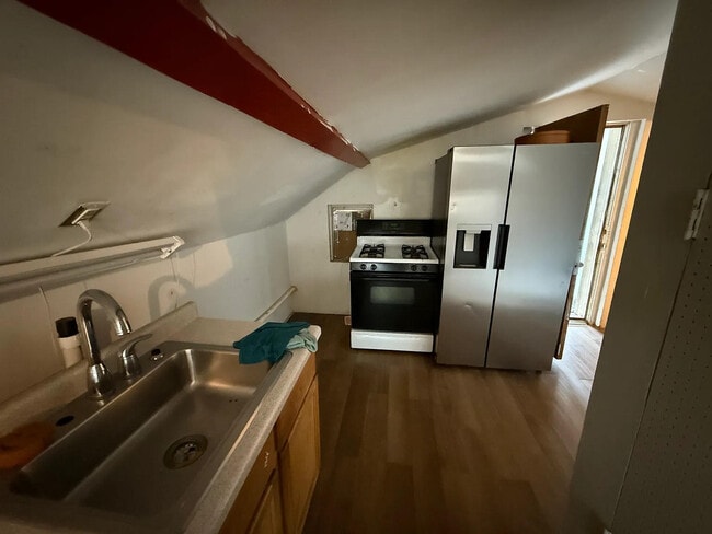 Building Photo - 1228 N Cleaver St Unit 3R