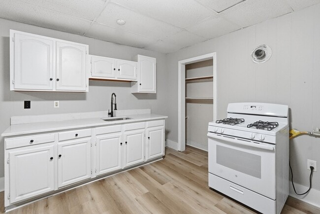 Building Photo - 168 Lunenburg St Unit 3L