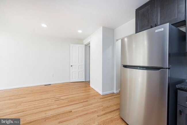 Photo - 554 Main St Unit APT 5