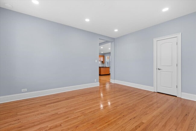 4139 W Leland Ave Unit W2