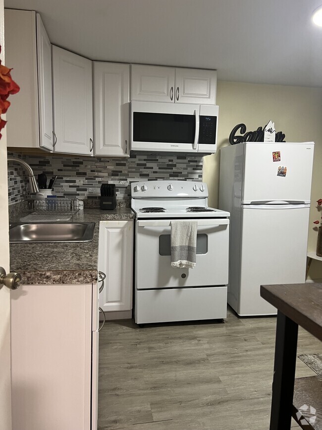 Building Photo - 2082 Pitman Ave Unit 1 bedroom apt