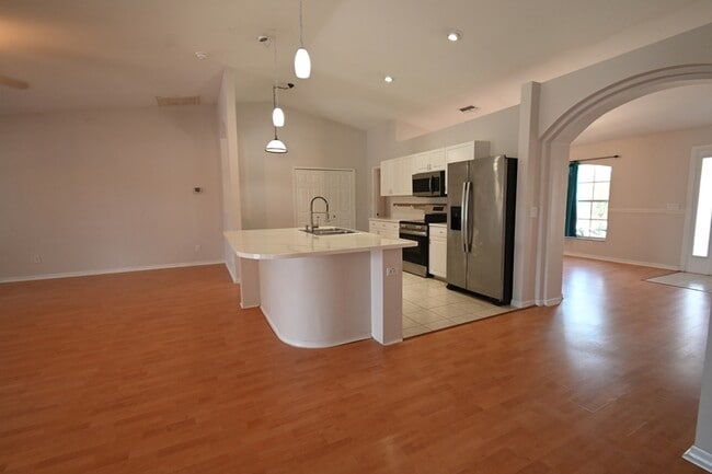 Photo - 136 SE 19th Ln