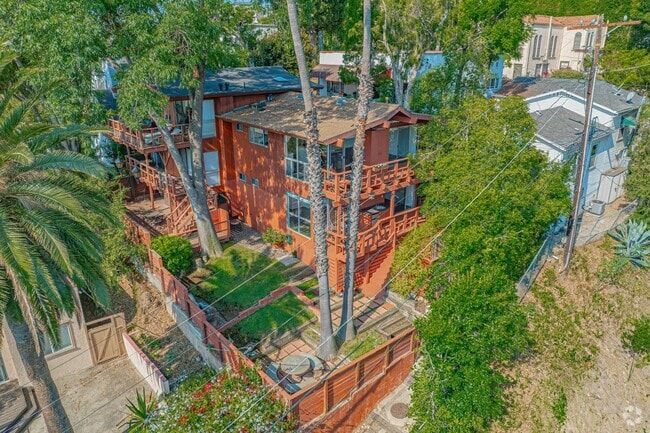 Building Photo - CALL TO BOOK!! Historic & Remodeled 2-Bedr... Rental