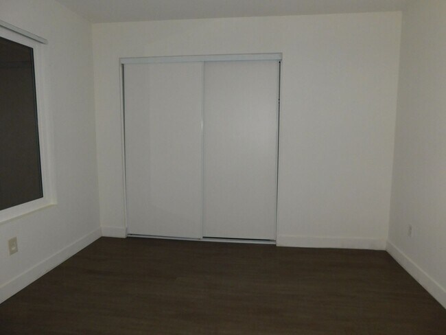3525-3529 W. Park Balboa Ave.