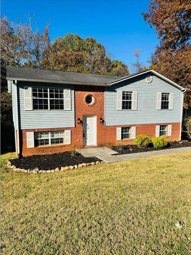 Building Photo - Split-Foyer Charm with Modern Upgrades in West Knox