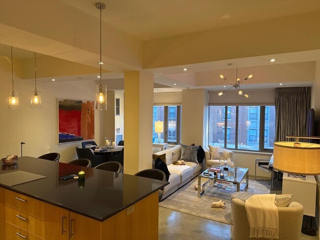 Building Photo - Exceptional condo unit in the heart Boston...