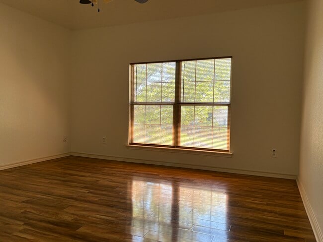 Photo - 514 Big Oak Ct