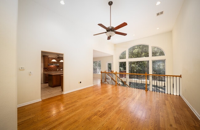 Photo - 814 Marit Drive