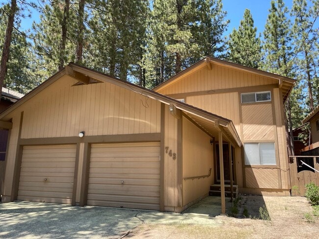 Building Photo - Great Location - Al Tahoe Home with Upgrades