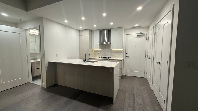 Photo - 488 W 58th Ave