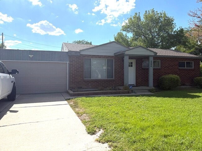 Building Photo - 3334 Maple Wy
