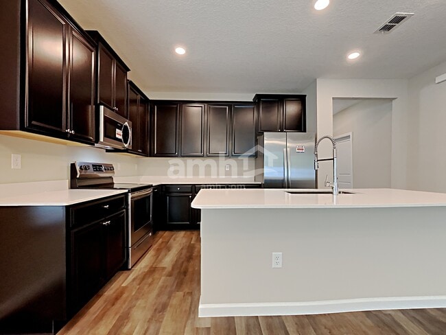 Photo - 198 Spruce Pt
