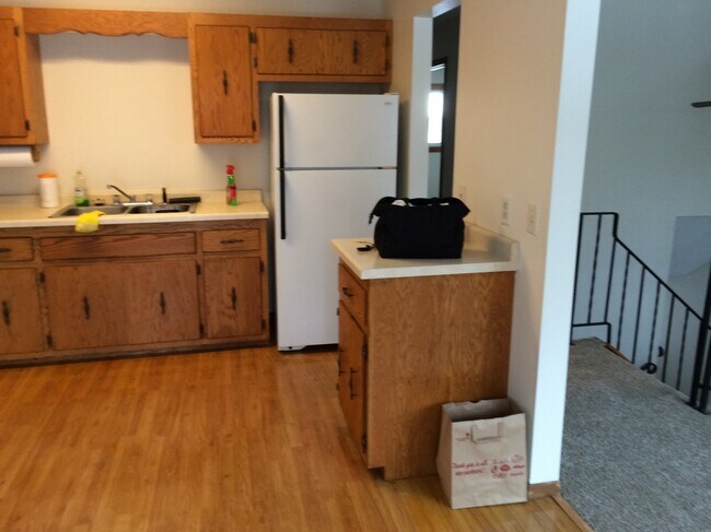 Photo - 220 Leighton Dr