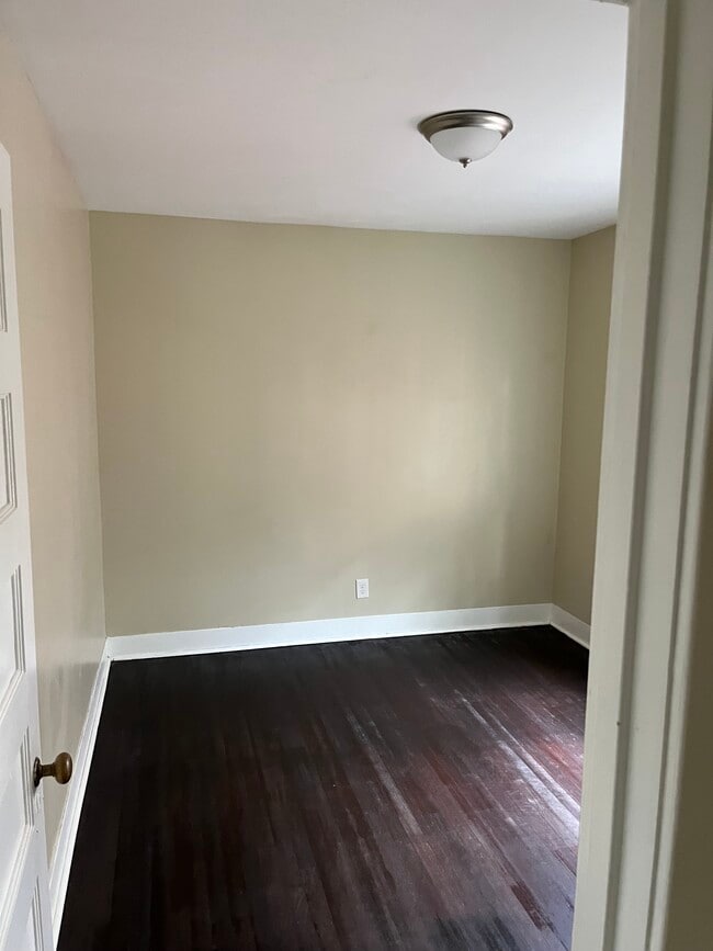 Bed room - 208 N Ballston Ave Unit 2