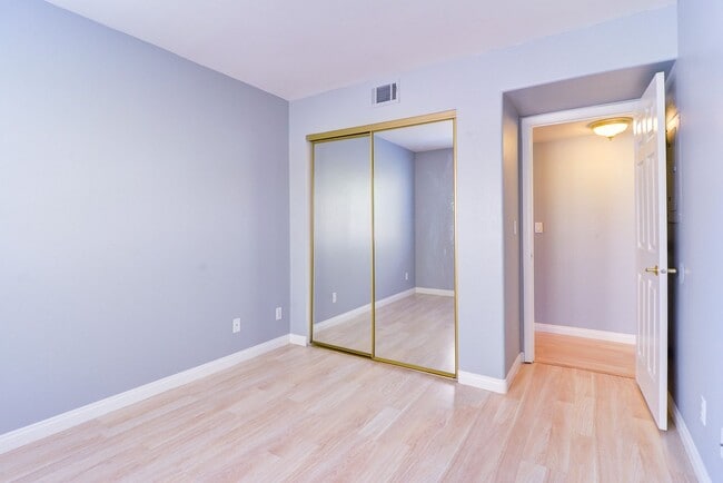 Building Photo - 2974 Juniper Hills Blvd Unit 101