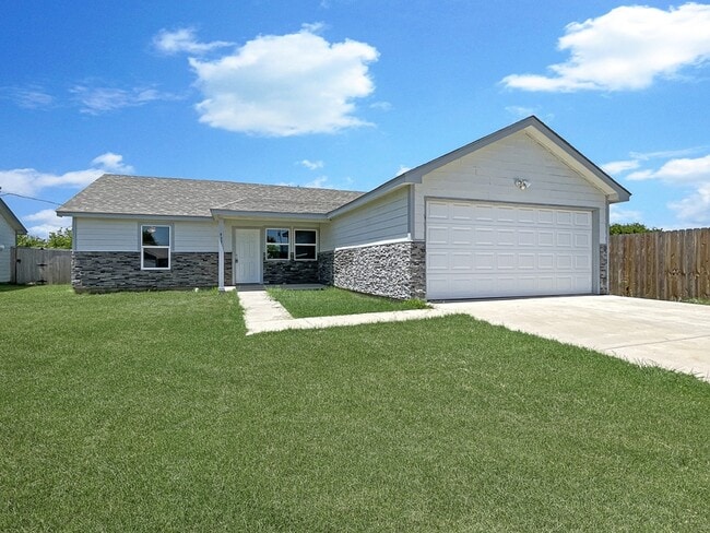 Photo - 437 S Cleburne Whitney Rd