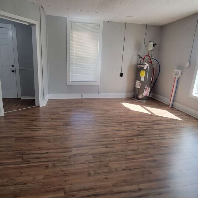 Photo - 810 Monroe St