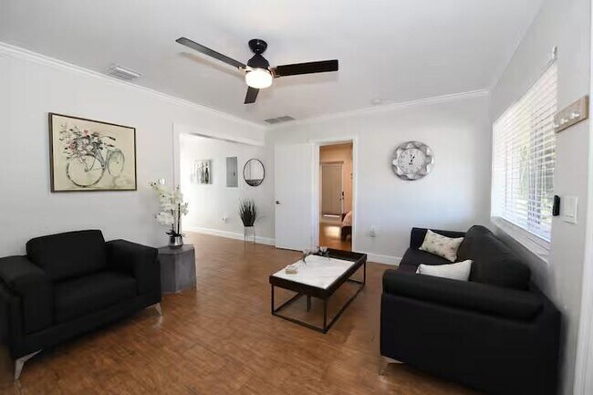 Photo - 4901 NE 6th Ave