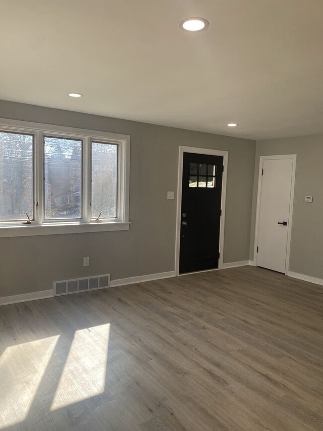 Photo - ADORABLE 2 BEDROOM / 1 BATH BRICK RANCH HOME - E McKEEPSPORT