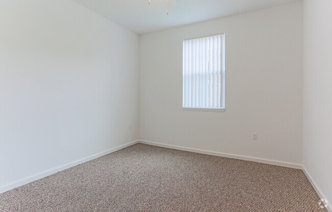 3BR, 3BA -1049 SF