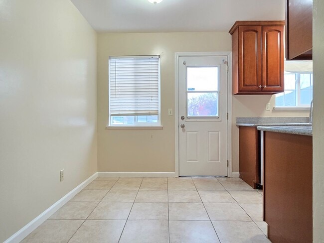 Photo - 1586 Parkview Ave Unit 3