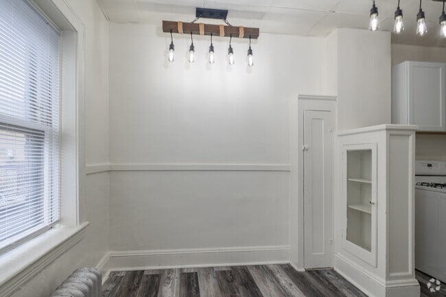 1BD, 1BA - 900-1,100SF - DINING ROOM