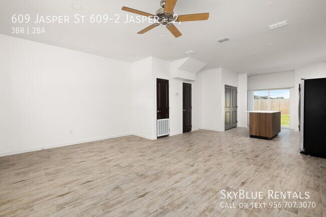 Photo - 609 Jasper St