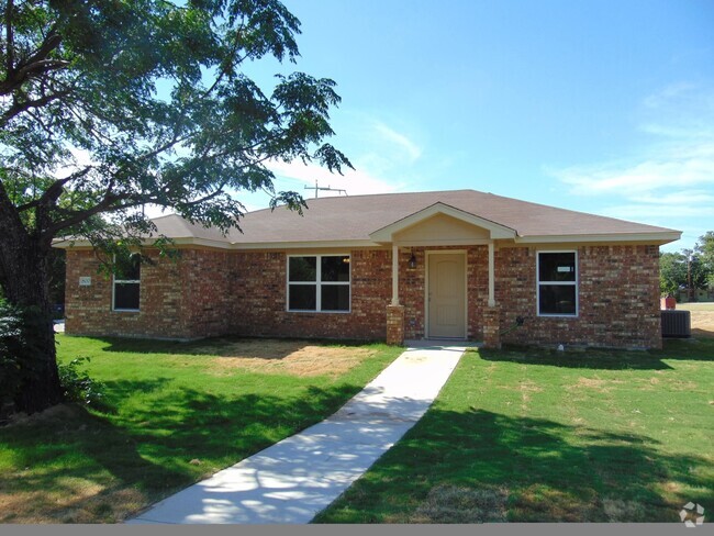 Building Photo - 800 E Pecan St Rental