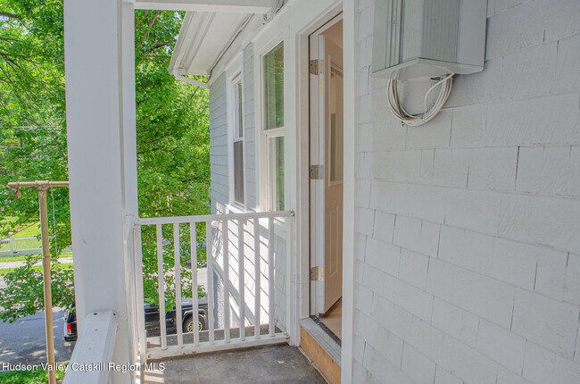 Photo - 144 St James St