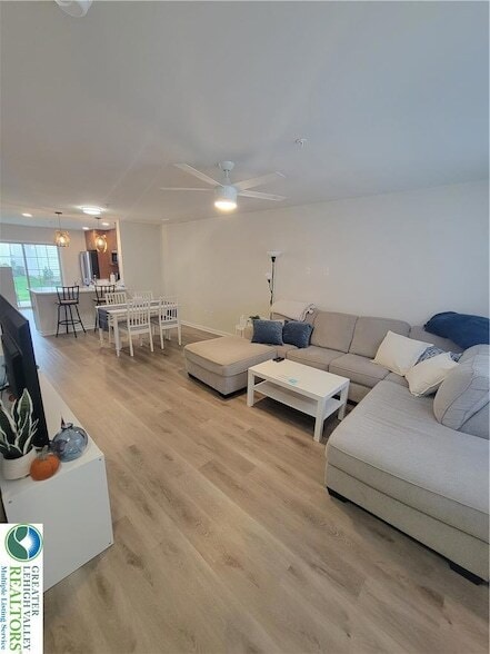 Photo - 326 E Frankford St