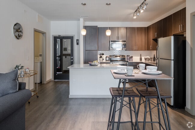 1BD, 1BA - 805SF